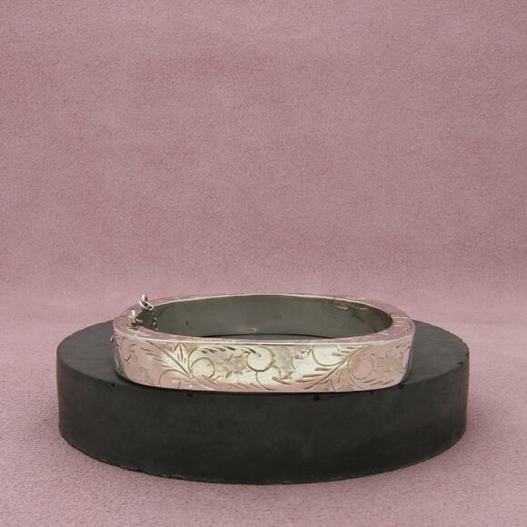 sterling silver vintage etched squared bangle bracelet size 6.75in - Picture 1 of 3